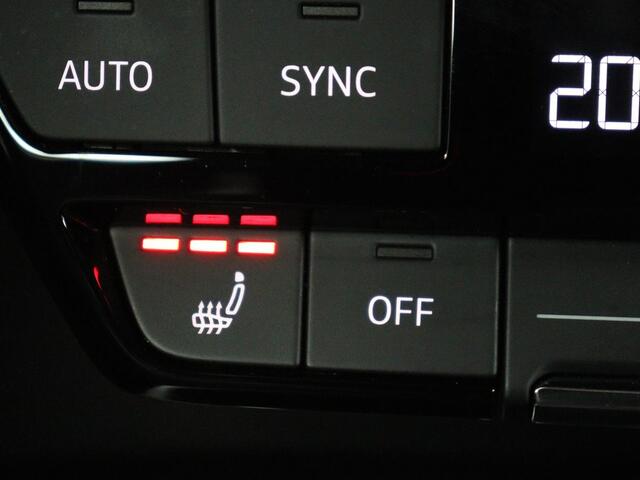 Audi A3 Limousine 30 TFSI Advanced edition | Stoelverwarming | Adaptive Cruise | Trekhaak | Carplay | LED | PDC | Navigatie | DAB