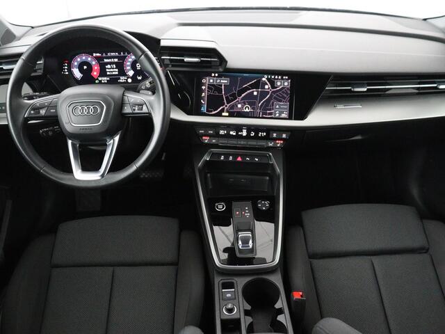 Audi A3 Limousine 30 TFSI Advanced edition | Stoelverwarming | Adaptive Cruise | Trekhaak | Carplay | LED | PDC | Navigatie | DAB