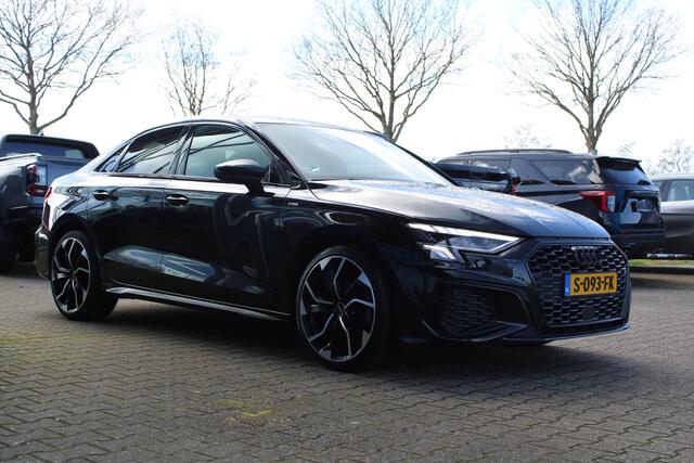 Audi A3 Limousine 30 TFSI S edition 19'' Lichtmetalen Velgen | Adaptive Cruise Control | Climate Control | Navigatie | Parkeersensoren |