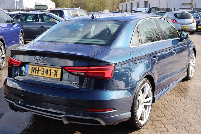 Audi A3 Limousine 1.5 TFSI CoD Sport S Line Edition Navigatie, Cruise control, Climate control,