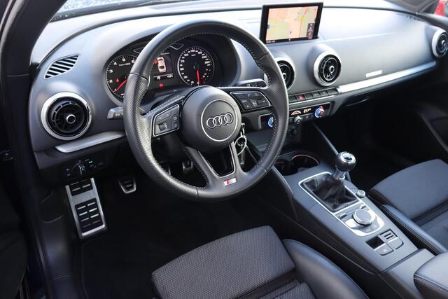 Audi A3 Limousine 1.5 TFSI CoD Sport S Line Edition Navigatie, Cruise control, Climate control,