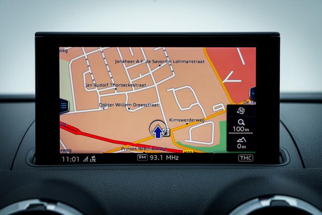 Audi A3 Limousine 30 TFSI 116 PK Sport Lease Edition| Automaat |1e Eign | Clima | Navigatie | Pdc | | JBL Audio | 17 Inch Lmv | Sport stoelen | Sport Onderstel | Led | Cruise | Stoelverwarming |