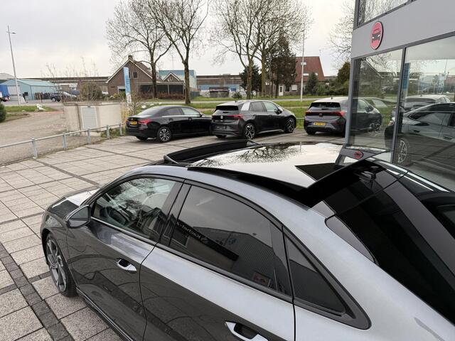 Audi A3 Limousine Aut. 30 TFSI S-Line | Panorama | Stoel verwarming | Virtual |