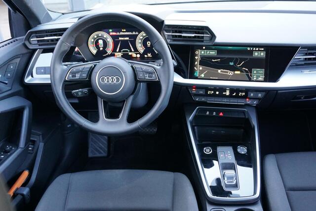 Audi A3 Limousine 30 TFSI Business edition + STOELVERWARMING / KEYLESS