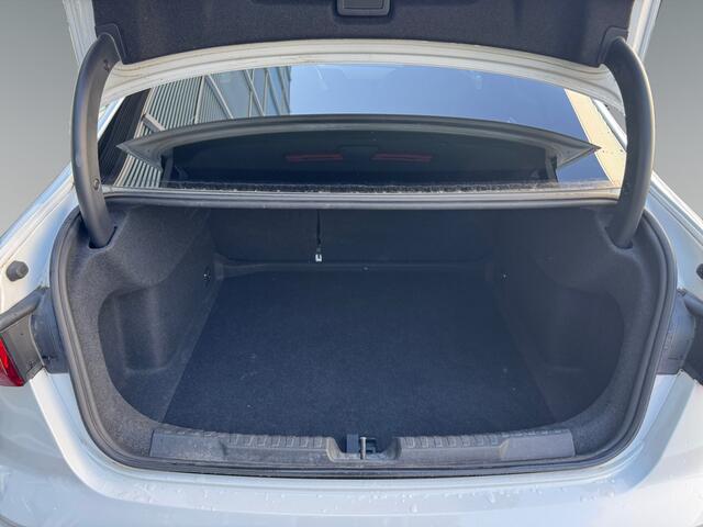 Audi A3 Limousine 30 110pk TFSI S edition Parkeerhulp achter | Cruise control | MMI navigatie plus MMI touch