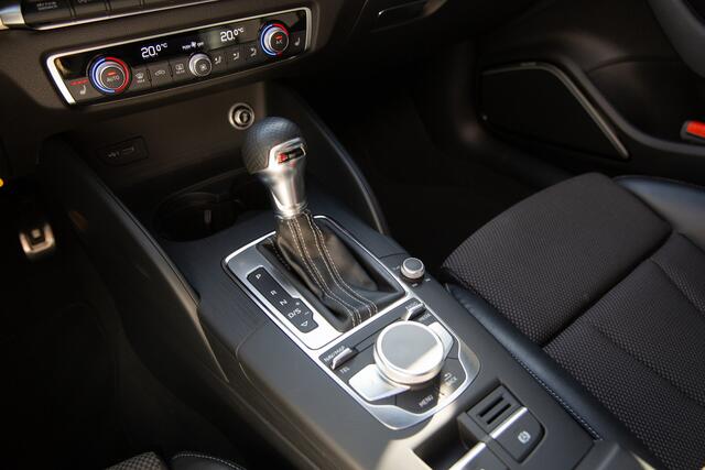 Audi A3 Limousine 35 TFSI CoD Advance S-line , Panoramadak, Virtual cockpit, Trekhaak, B&O