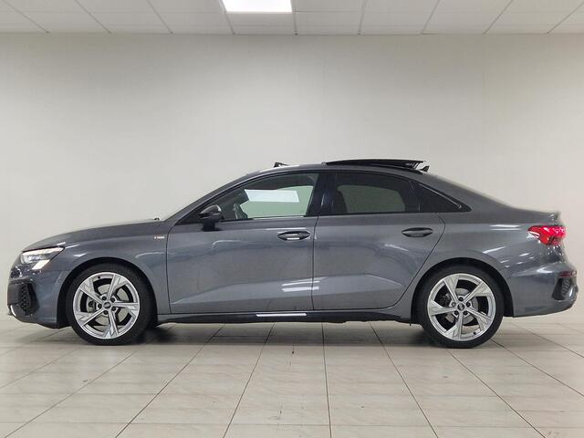 Audi A3 Limousine 35 TFSI S edition Panoramadak l Stoelverwarming