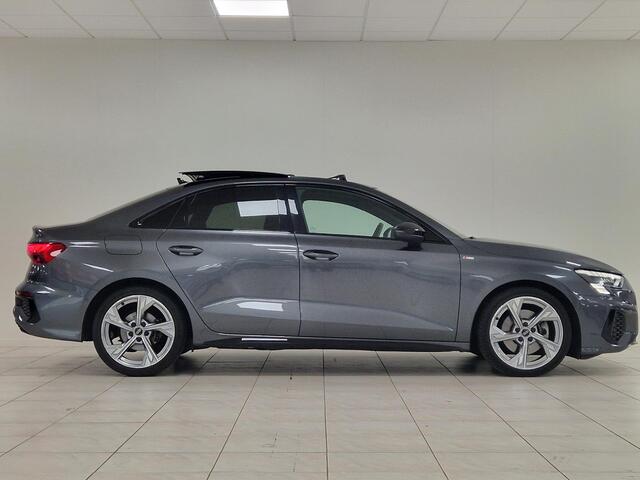 Audi A3 Limousine 35 TFSI S edition Panoramadak l Stoelverwarming