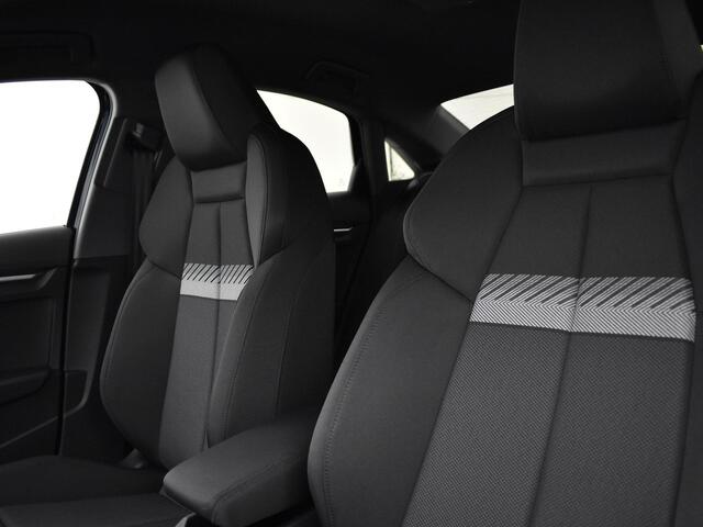 Audi A3 Limousine Advanced edition 30 TFSI 85 kW / 116 PK Limousine · 18'' zwarte lichtmetalen velgen · Sonos · Achteruitrijcamera · Stoelverwarming · MEGA Sale