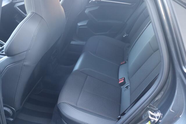 Audi A3 Limousine 30 TFSI S edition NL-Auto!! Panoramadak I Apple Car-Play