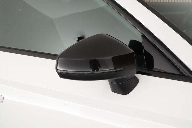 Audi A3 Limousine 35 TFSI 150pk S-Tronic 2x S-Line Trekhaak Camera Virtual Cockpit Stoelverwarming Navigatie