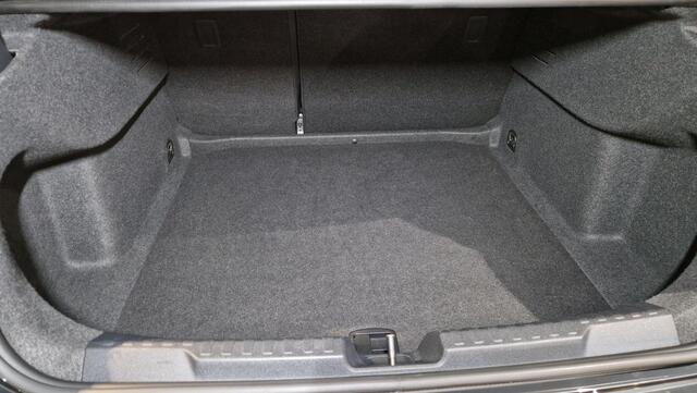 Audi A3 Limousine 30 TFSI Advanced edition | Navigatie | Cruise Control | Climate Control | All-Season banden |
