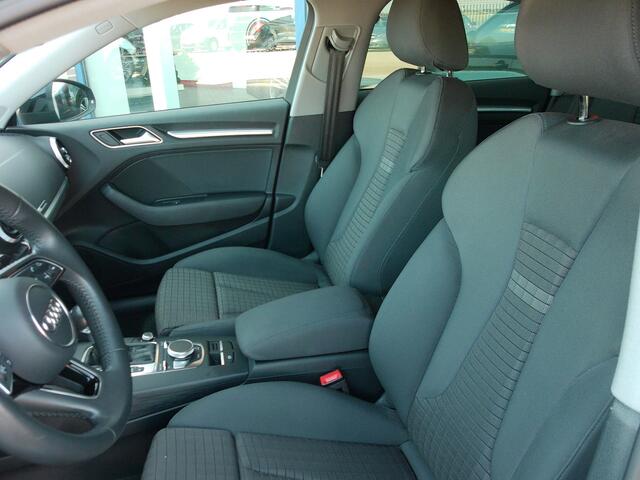 Audi A3 Limousine 35 TFSI CoD Advance, Automaat / Carplay + Android Auto / Virtual Cockpit / Climate Control / 17'' LMV