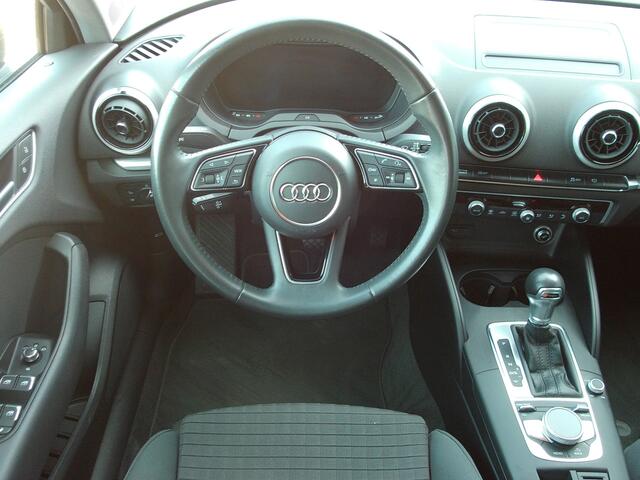 Audi A3 Limousine 35 TFSI CoD Advance, Automaat / Carplay + Android Auto / Virtual Cockpit / Climate Control / 17'' LMV