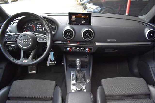 Audi A3 Limousine 1.5 TFSI 2x S Line Edition NL-auto, Panorama, Glacier White Metallic, LED