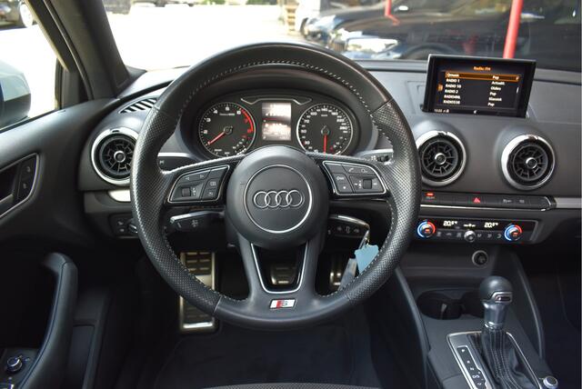Audi A3 Limousine 1.5 TFSI 2x S Line Edition NL-auto, Panorama, Glacier White Metallic, LED