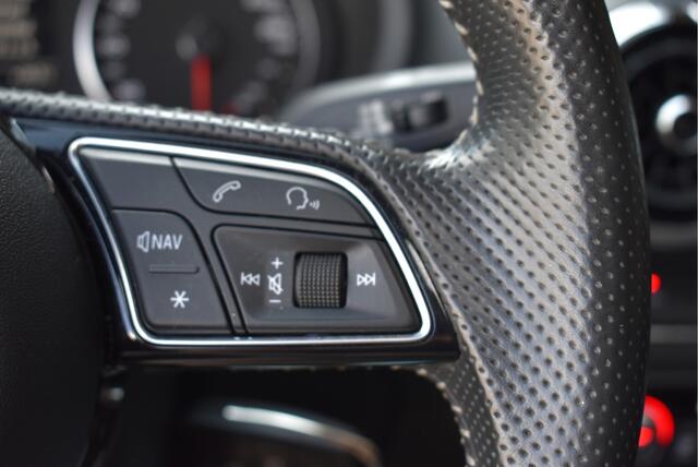 Audi A3 Limousine 1.5 TFSI 2x S Line Edition NL-auto, Panorama, Glacier White Metallic, LED