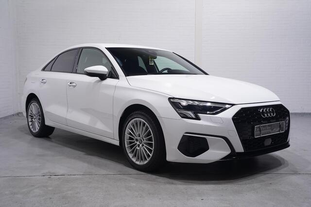 Audi A3 Limousine 35 TFSI Business edition navigatie Apple-carplay Led-verlichting Camera Sportstoelen in hoogte verstelbaar private-glas schakelflippers stoelverwarming 17"-lmv lendesteun-links
