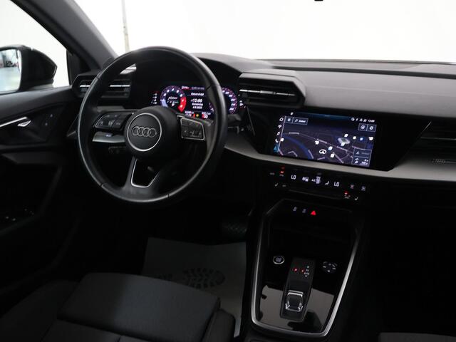 Audi A3 Limousine 35 TFSI S edition | S-Line | Trekhaak | LED | Black Optic | Virtual Cockpit | Navigatie | Sportstoelen | Apple CarPlay/Android Auto | Stoelverwarming | DAB | Adaptieve Cruise Control |