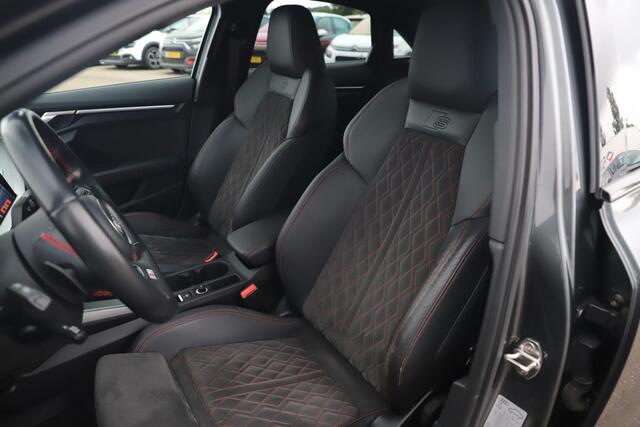 Audi A3 Limousine 30 TFSI S edition Black Pack Trekhaak Automaat Half Leder Rode Stiksels 18 inch LED Navigatie Carplay Donkere Ramen