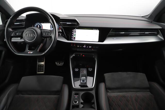 Audi A3 Limousine 30 TFSI S edition Black Pack Trekhaak Automaat Half Leder Rode Stiksels 18 inch LED Navigatie Carplay Donkere Ramen