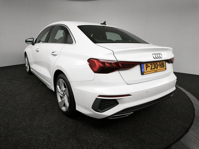 Audi A3 Limousine 30 TFSI S edition | S-Line | Navigatiesysteem | Parkeersensoren |