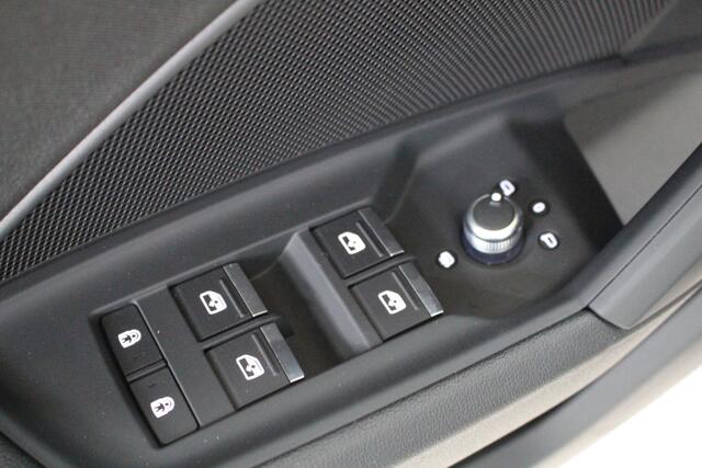 Audi A3 Limousine 30 TFSI Advanced edition Navigatie | Cruise Control | 17" Velgen | PDC Achter
