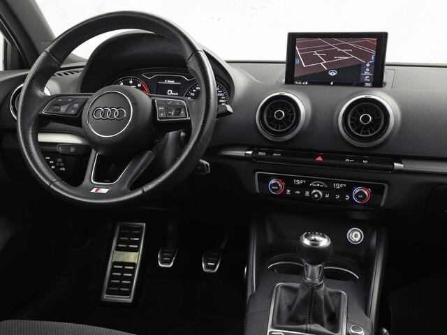 Audi A3 Limousine 1.0 TFSI S-Line Sport (2X S-LINE, GROOT NAVI, CLIMATE, DYNAMISCHE KNIPPERLICHTEN, SPORTSTOELEN, LEDER, GETINT GLAS, NIEUWE APK, NIEUWSTAAT)