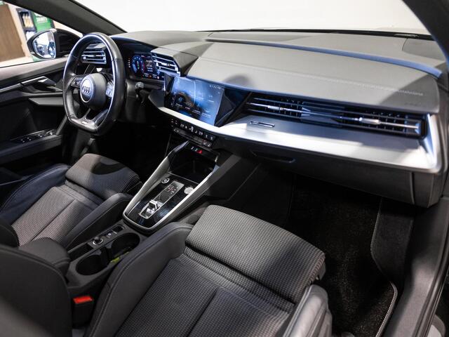 Audi A3 Limousine 35 TFSI S-Line edition / 150pk / NAP / Matrix LED / Stoelverwarming / Adaptieve cruise control /