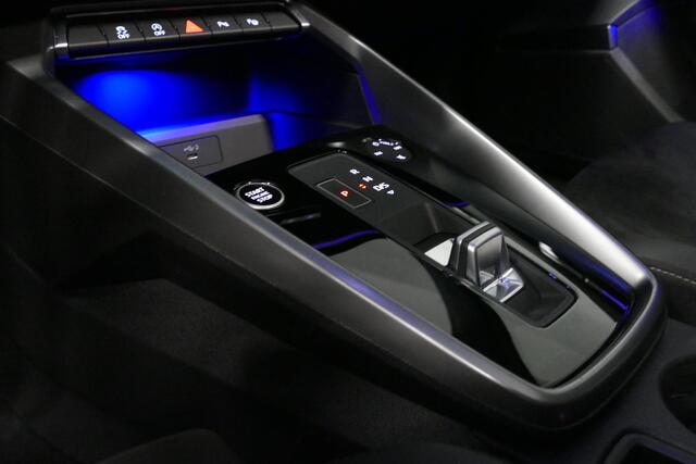 Audi A3 Limousine 35 TDI S Line / S-Line ex- & interieur / Maxton Design Bodykit / Panoramadak / S Sportstoelen / Bang & Olufsen Sound / Matrix LED / Ambienteverlichting / Stoelverwarming / Apple Carplay - Android Auto / 19'' LMV Vossen look / Black Optic pakket / Achteruitrijcamera / Navigatie / Cruise Control