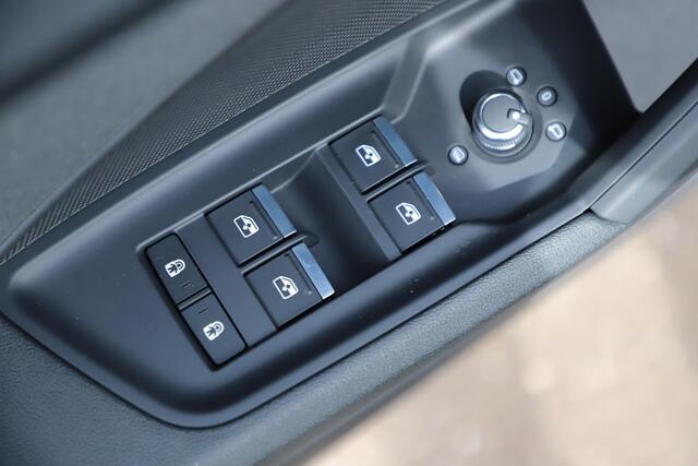 Audi A3 Limousine 30 TFSI Business edition Automaat Sportstoelen LMV Full LED Navigatie Carplay Android Climate Cruise Control