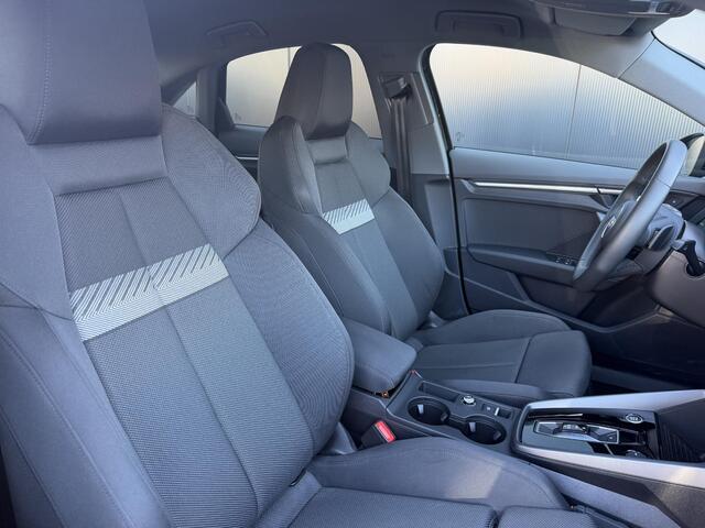 Audi A3 Limousine 30 TFSI Pro Line / Cruise control / Autom. inparkeren / parkeer sensoren voor, achter / Carplay / Privacy glass / sportstoelen /