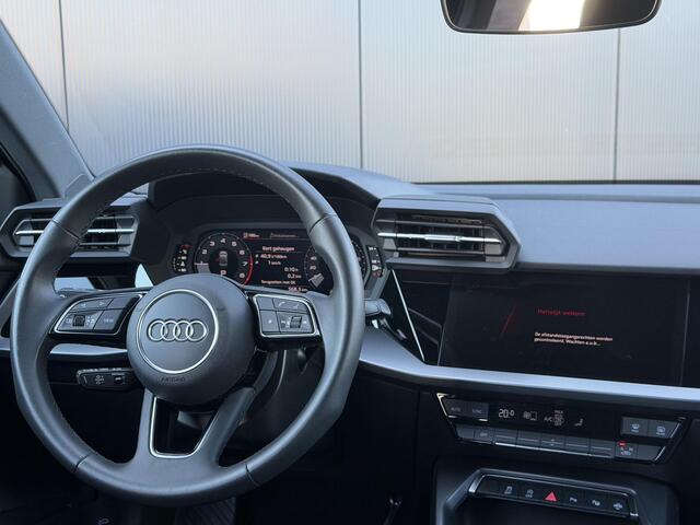 Audi A3 Limousine 30 TFSI Pro Line / Cruise control / Autom. inparkeren / parkeer sensoren voor, achter / Carplay / Privacy glass / sportstoelen /