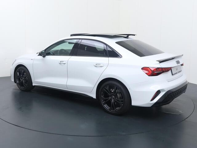 Audi A3 Limousine 30 TFSI S edition 116 pk S-tronic | 18" Velgen lichtmetaal | Elektrisch Panoramadak | Carbon achterspoiler | Assistentie Pakket |