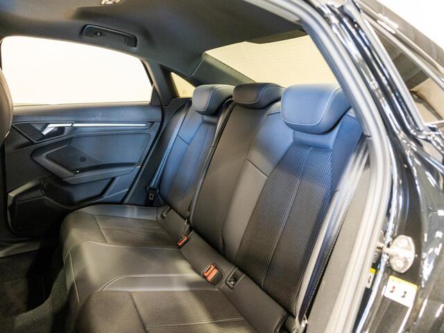 Audi A3 Limousine 30 TFSI 2x S-Line edition / 110pk / Panorama dak / Trekhaak /