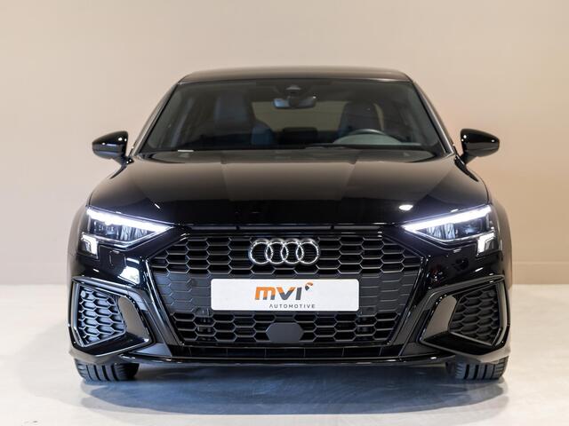 Audi A3 Limousine 30 TFSI 2x S-Line edition / 110pk / Panorama dak / Trekhaak /