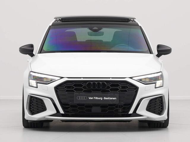 Audi A3 SPORTBACK 45 TFSI e S edition Competition Panorama B&O Leer Stoelverwarming Camera