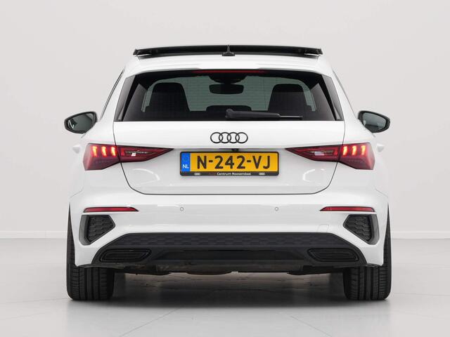 Audi A3 SPORTBACK 45 TFSI e S edition Competition Panorama B&O Leer Stoelverwarming Camera