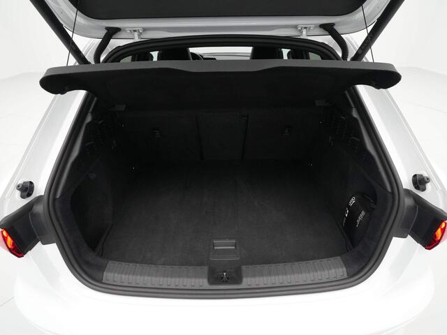 Audi A3 SPORTBACK 45 TFSI e S edition Competition Panorama B&O Leer Stoelverwarming Camera