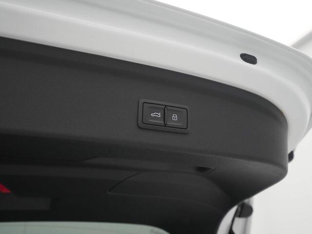 Audi A3 SPORTBACK 45 TFSI e S edition Competition Panorama B&O Leer Stoelverwarming Camera