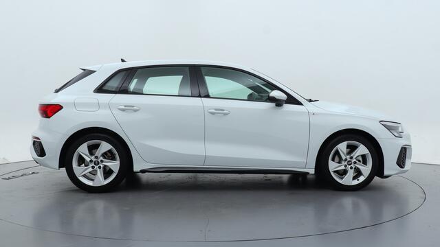 Audi A3 SPORTBACK 30 TFSI S edition | Navigatie | Carplay | Climate control |