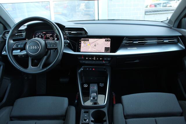 Audi A3 SPORTBACK 30 TFSI Business edition / Carplay / Navigatie / Automaat / N.A.P.