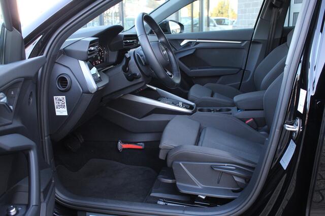 Audi A3 SPORTBACK 30 TFSI Business edition / Carplay / Navigatie / Automaat / N.A.P.