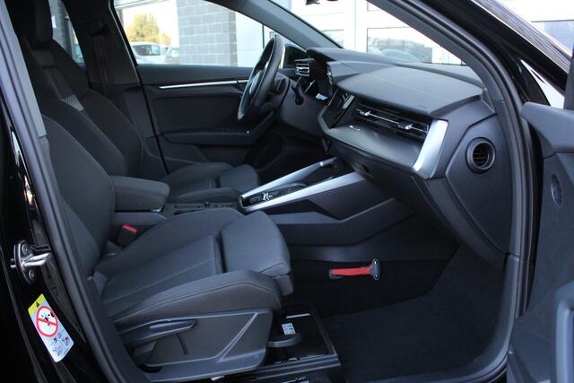 Audi A3 SPORTBACK 30 TFSI Business edition / Carplay / Navigatie / Automaat / N.A.P.