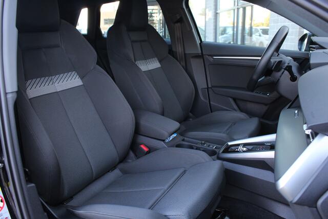 Audi A3 SPORTBACK 30 TFSI Business edition / Carplay / Navigatie / Automaat / N.A.P.
