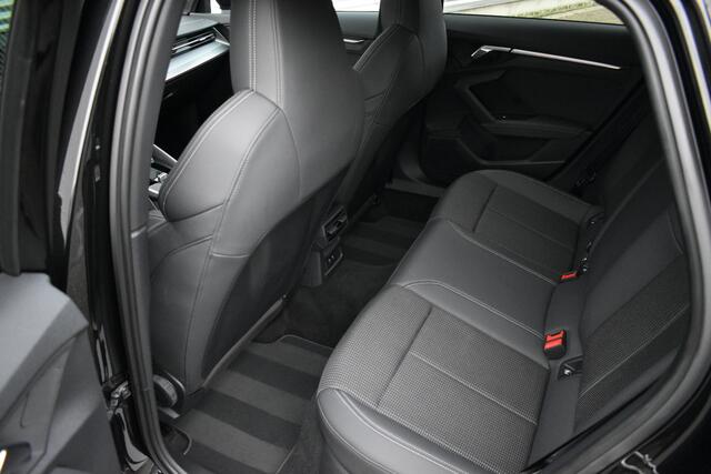 Audi A3 SPORTBACK 35 TFSI S-Line Black-edition 150 pk | Pano | Virtual | Apple |