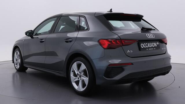 Audi A3 SPORTBACK 30 TFSI S edition | Zwart Optiek | 17" LMV | Phone box | PDC |