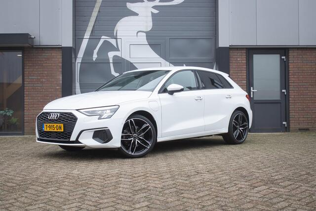 Audi A3 SPORTBACK 40 TFSI e Edition / 19'' / LED