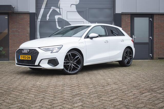 Audi A3 SPORTBACK 40 TFSI e Edition / 19'' / LED