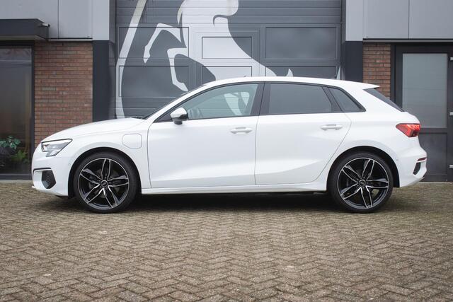 Audi A3 SPORTBACK 40 TFSI e Edition / 19'' / LED